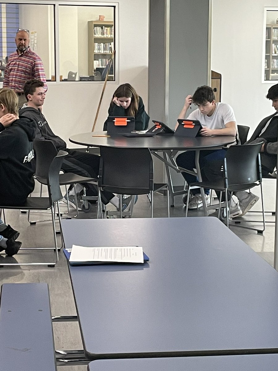 LloweryHarris's tweet photo. Students helping students today! My Eng IH class visited the Writing Center in the Hub to get feedback on their Myth stories. #Mariemontschool #CreateExperience #MariemontHSEnglish https://t.co/PSrak6U2Fc