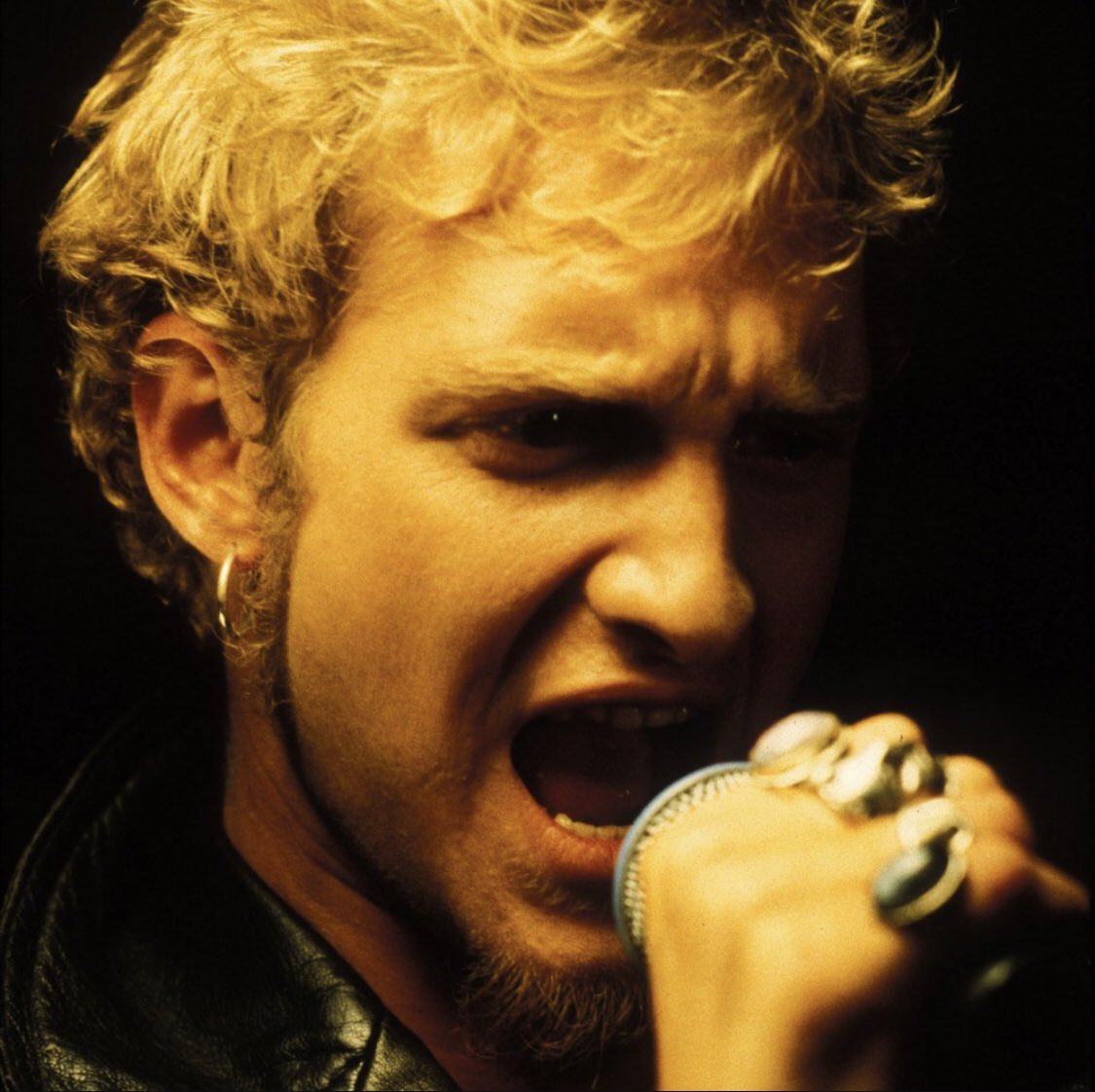 myowngiants's tweet photo. Legend! #laynestaley #laynestaleyforever #rockvocalists #oneofthegreats #aliceinchains #90sgrunge https://t.co/drvfkOqQPc