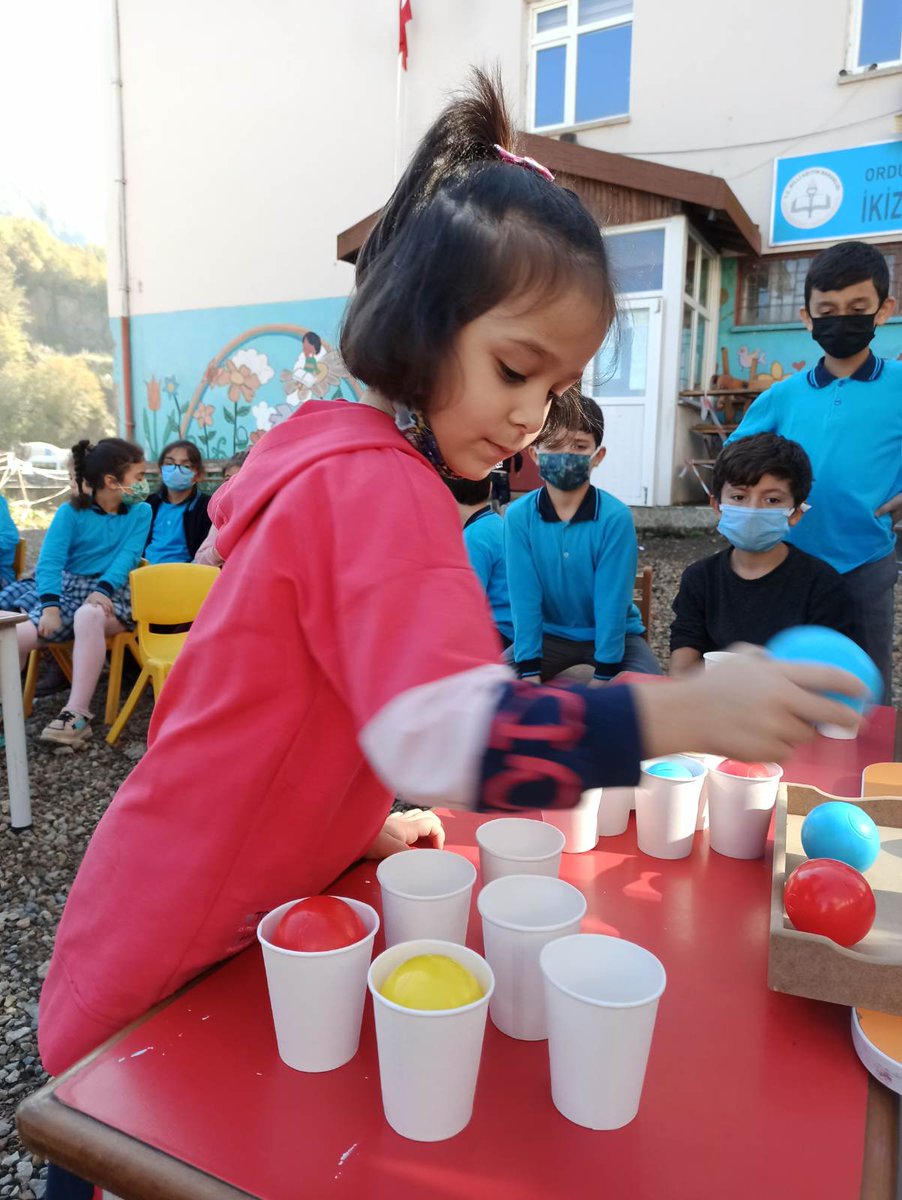 #OkulDışarda günü etkinliğimizi gerçekleştirdik.
Anasınıfı ve tüm kademelerden katılım sağlanan etkinliğimiz çocuklarımız hem hareket edip hem eğlendiler. Öğretmenlerimize teşekkür ederiz.👏👏
