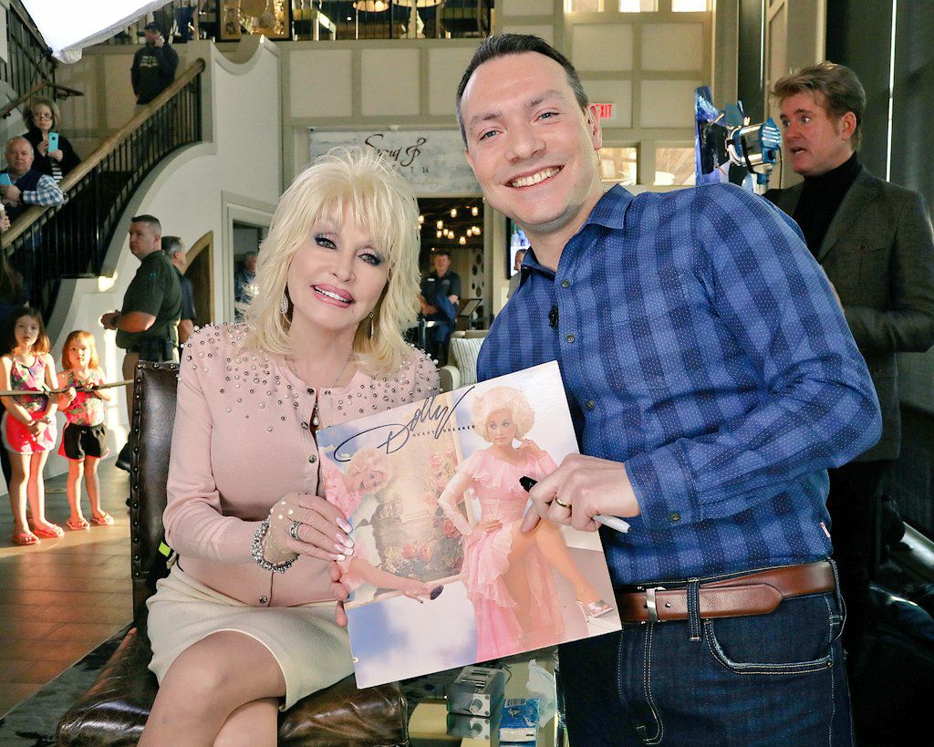 PaulFromFox5's tweet photo. Dolly only spoke with ONE Atlanta reporter this week about Christmas at @Dollywood, her planned new resort for 2023, and her ongoing philanthropy. Ya'll know who she chose, right?  Our chat coming TOMORROW (FRIDAY) morning ONLY on @GoodDayAtlanta! #foxatl @DollyParton https://t.co/HfitIjM2yR