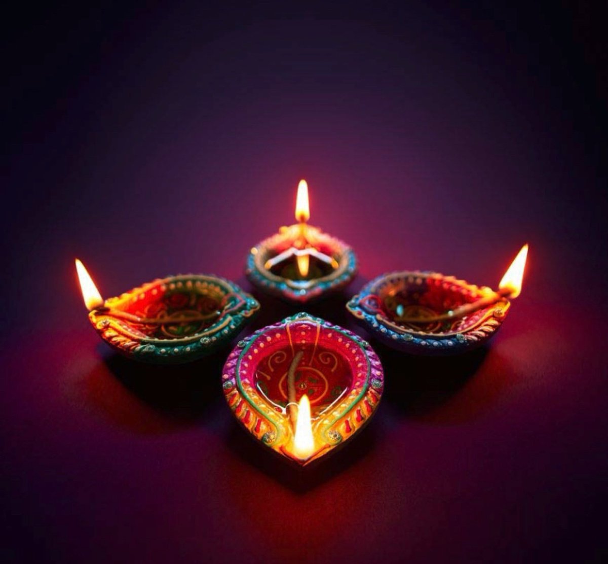 Happy Diwali to all our families, friends and students <a href="/GreenwaysPri/">Greenways Primary</a> Stay safe 💚