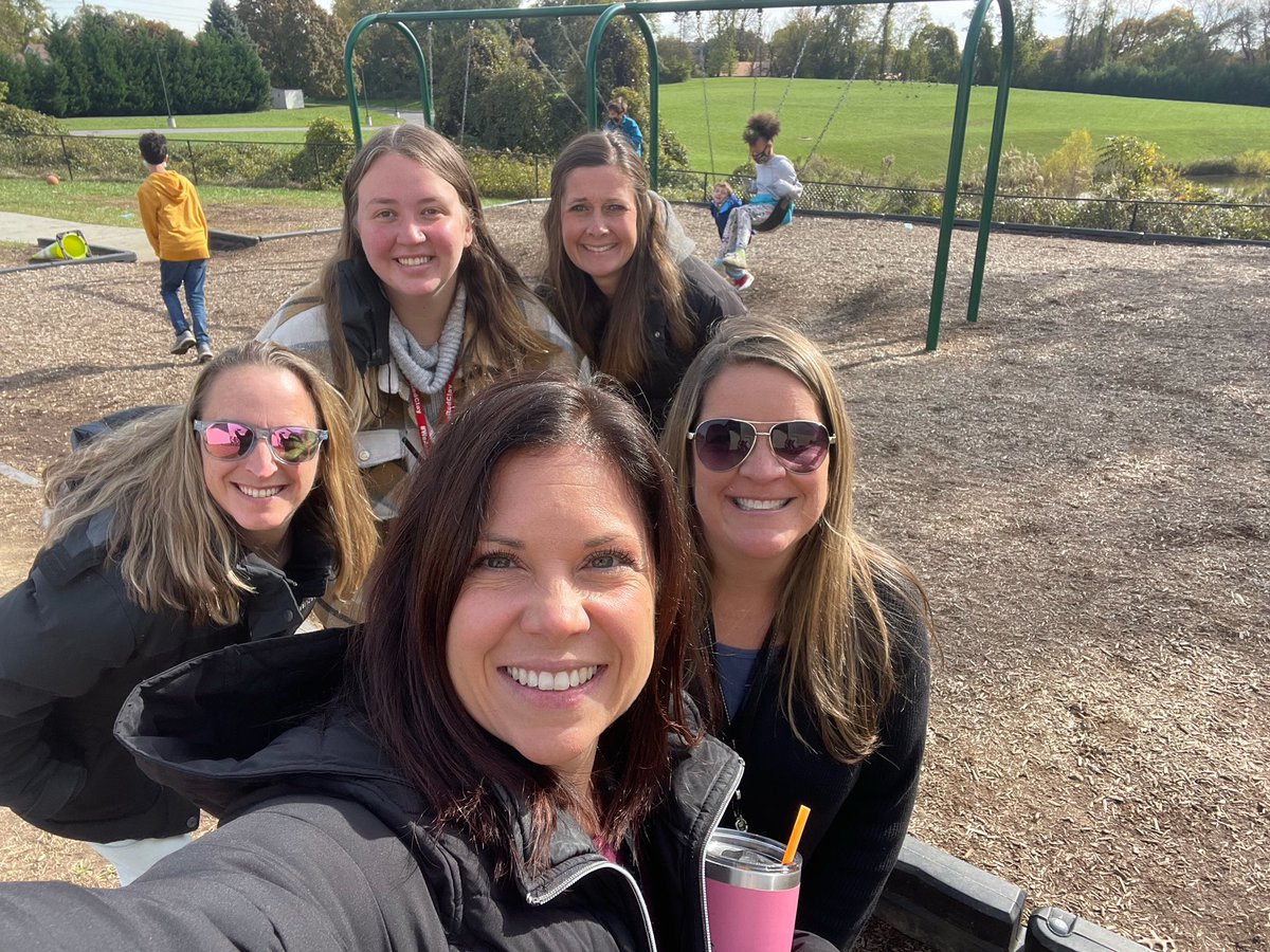 Love my 5th grade team on Thankful Thursday #Fab5 <a href="/CookeCardinal/">Cooke Elementary</a> <a href="/MrsKHudsonCES/">Kate Hudson</a> @MissOsbornB209
