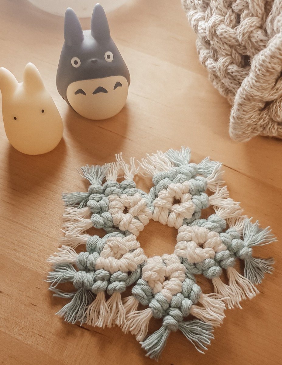WildLeafKnots's tweet photo. Starting to work on Xmas macrame!🎄 First trying different snowflake designs!❄🤗
#macrame #macramemaker https://t.co/LWXoOctjh8