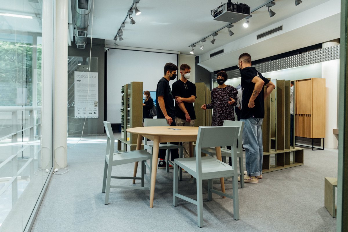 megamobiliario's tweet photo. La pop-up #CódigoCREA incluye, además de nuestra nueva #ColecciónCREA de #muebles para el #salón, #sillas diseñadas por el estudio valenciano #Mudat como muestra de nuestro compromiso con jóvenes #diseñadores. Si todavía no la has visitado, ¡te esperamos! https://t.co/xcCBOPBDMO https://t.co/xPYb2ABJtP
