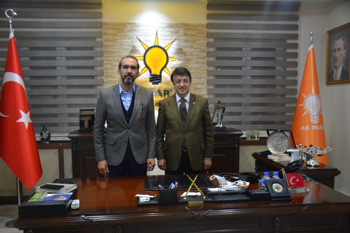 AK Parti Kahramanmaraş Milletvekili Ahmet Özdemir Başkanımız Kayhan Türkmenoğlu'nu makamında ziyaret etti. Başkan Türkmenoğlu nazik ziyareti için Milletvekili Ahmet Özdemir'e teşekkür ederken ikili daha sonra çeşitli konularda istişarelerde bulundu <a href="/erkankandemir/">Erkan Kandemir</a> <a href="/Ziverozdemir/">Ziver ÖZDEMİR</a>