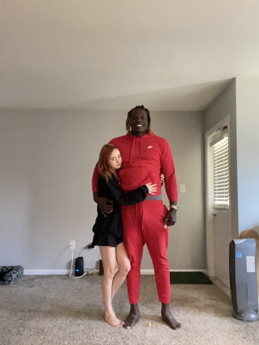 First off I wanna say happy birthday to the biggest king /@LongliveSmalls 👑 Going live to celebrate on