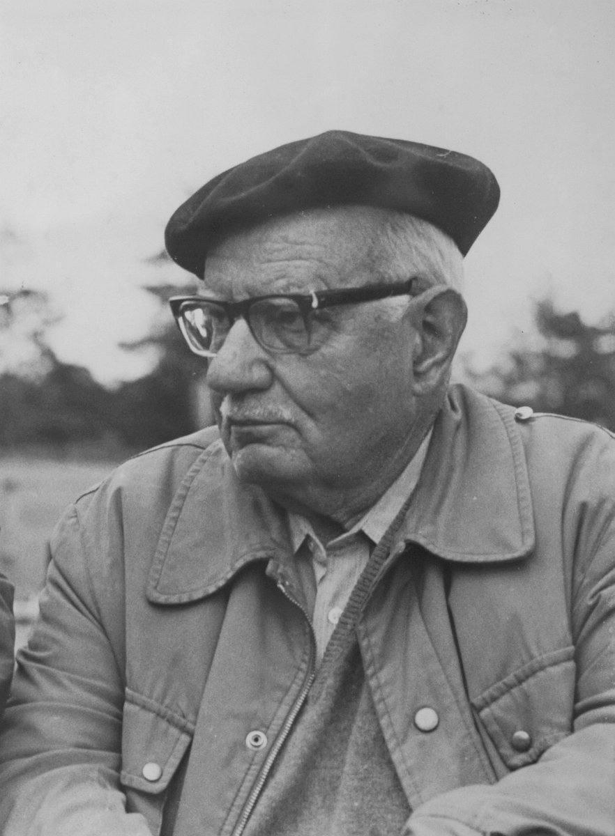 MevirOficial's tweet photo. #Hoy 4 de noviembre es el aniversario del nacimiento del 
Dr. Alberto Gallinal Heber. 
El fundador de MEVIR nació en 1909 e instauró los valores de solidaridad, ayuda mutua y superación que hoy siguen vigentes en la Institución. https://t.co/ADgJA4WnZb