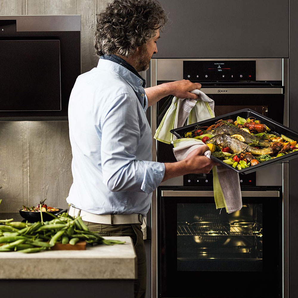 GilesElectrical's tweet photo. #Neff Slide&amp;Hide® boasts a unique, innovative door that slides and hides smoothly under the #oven... allowing for closer accessibility, making tasting, basting and monitoring your #food easier than ever 👩‍🍳

https://t.co/OvJZXElsrK

#slideandhide #kitchen #cooking #baking https://t.co/hmzFaMTENb