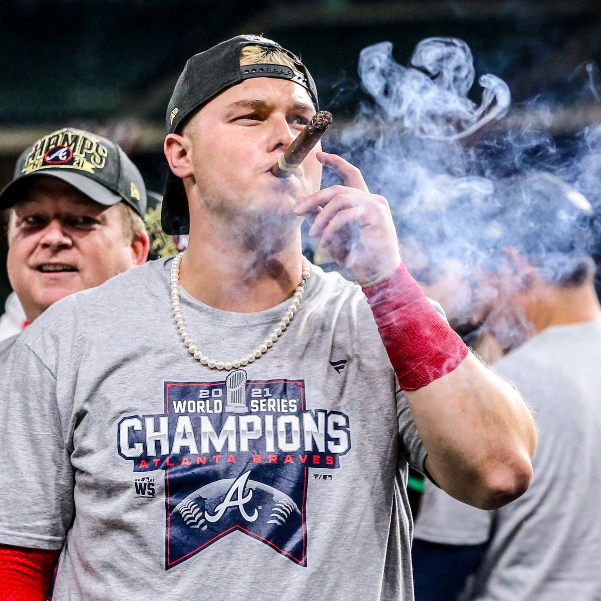 FOS's tweet photo. Braves fans were ready 🏆

Atlanta sold more merch in the 30 minutes after winning the World Series than any other MLB champion in Fanatics history, per @novy_williams. https://t.co/g6BWaUaYDS