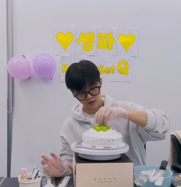 chang_minQ's tweet photo. Thank you for helping me in finding my happiness♡
Happy birthday my favorite kyu♡
I love you I love you I love you and I love you♡ Be happy, always :)

BRIGHTEST STAR Q DAY
#큐_생일_쏘_축하
#READYSET_QDAY 
@WE_THE_BOYZ https://t.co/JQ8t3X64qY