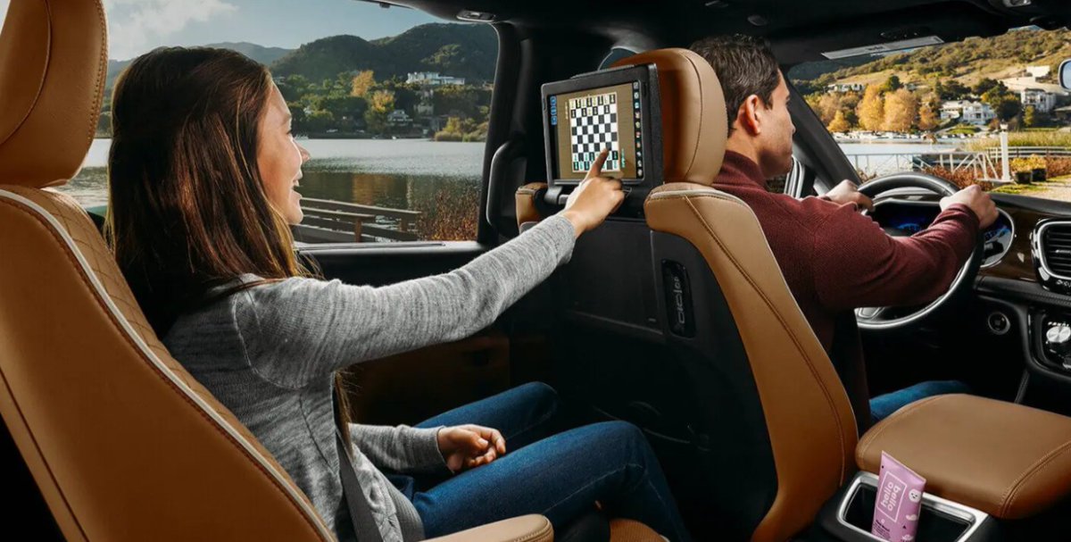 TrinityCDJR's tweet photo. Drive to your favorite place in your Chrysler. https://t.co/6zr3yLh4MP