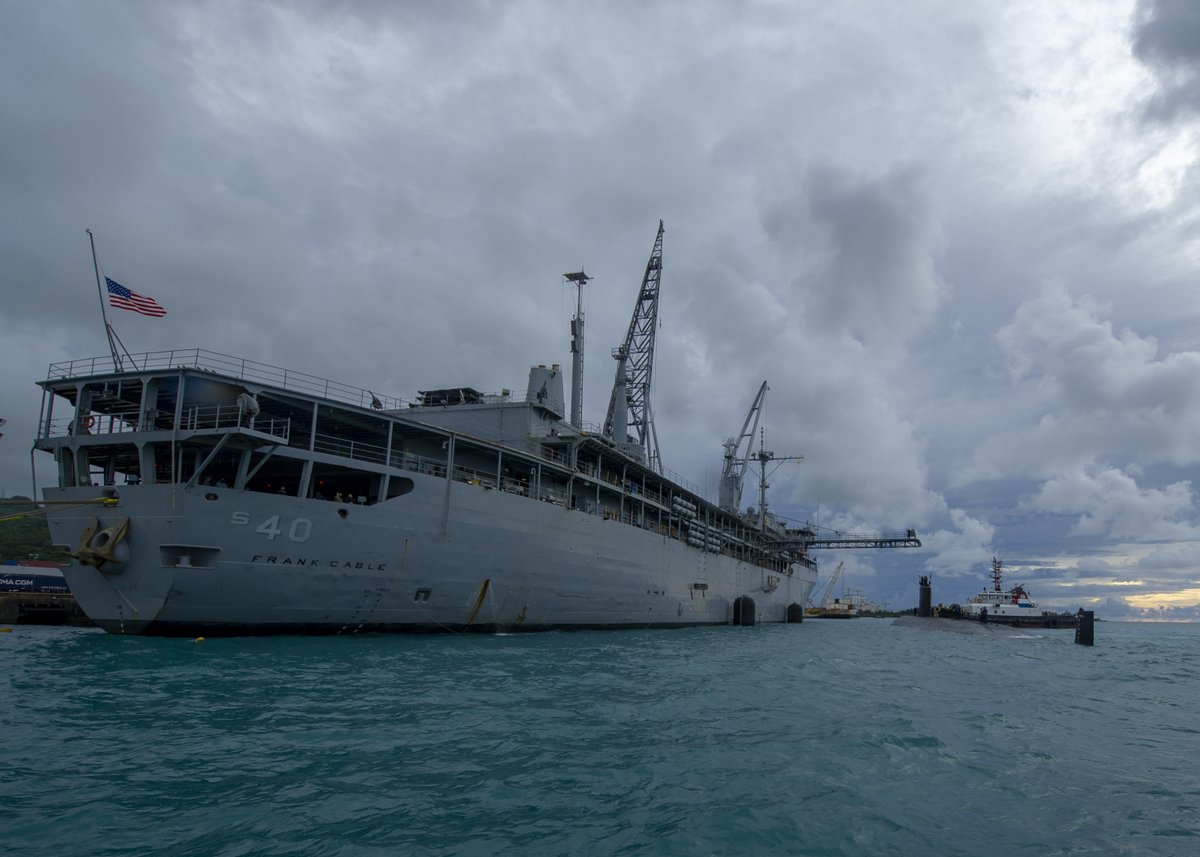 Pit Stop! ⚓ 

The submarine #USSHampton (SSN 767) moors alongside #USSFrankCable (AS 40) at the island of Saipan, Oct. 21. 

#FrankCable is on patrol conducting expeditionary maintenance and logistics in support of national security in the @US7thFleet.