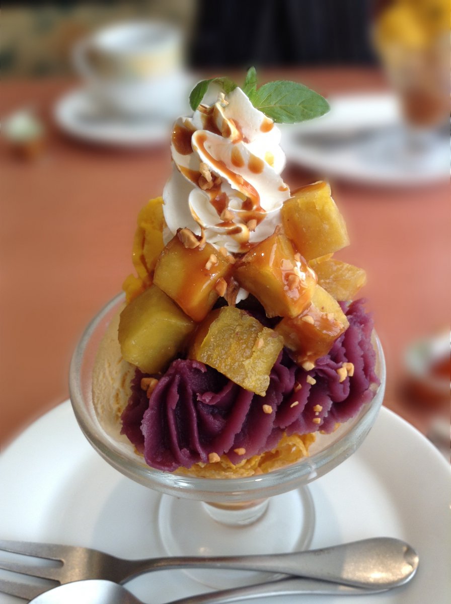 JaponStrasbourg's tweet photo. #JaponGourmand 🍨 | Savez-vous quel ingrédient donne à ces pâtisseries leur belle couleur ? 💜

Ce n’est ni betterave, ni haricot rouge azuki…

Délicieusement sucrées et riches en nutriments, les patates douces violettes #murasakiimo &amp; #beniimo font de merveilleux desserts. 🧁🤤 https://t.co/sHkeFDmbHm
