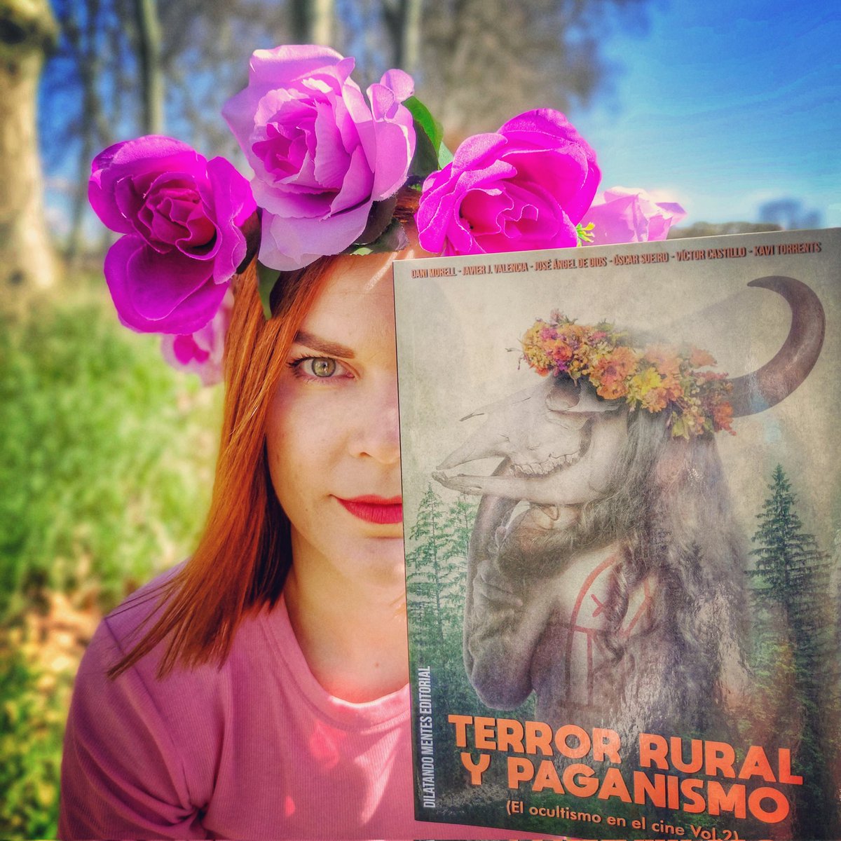 justaida3's tweet photo. Estoy inmersa en la lectura de TERROR RURAL Y PAGANISMO del @pajaro_burlon y me parece una auténtica JOYA. Voy intercalando la lectura con las películas que comentan y os prometo q está siendo un viaje fascinante. Os iré dejando en este hilo una mini reseña de lo que veo 🌼💀🌼⤵️ https://t.co/sLPUVD3V8r