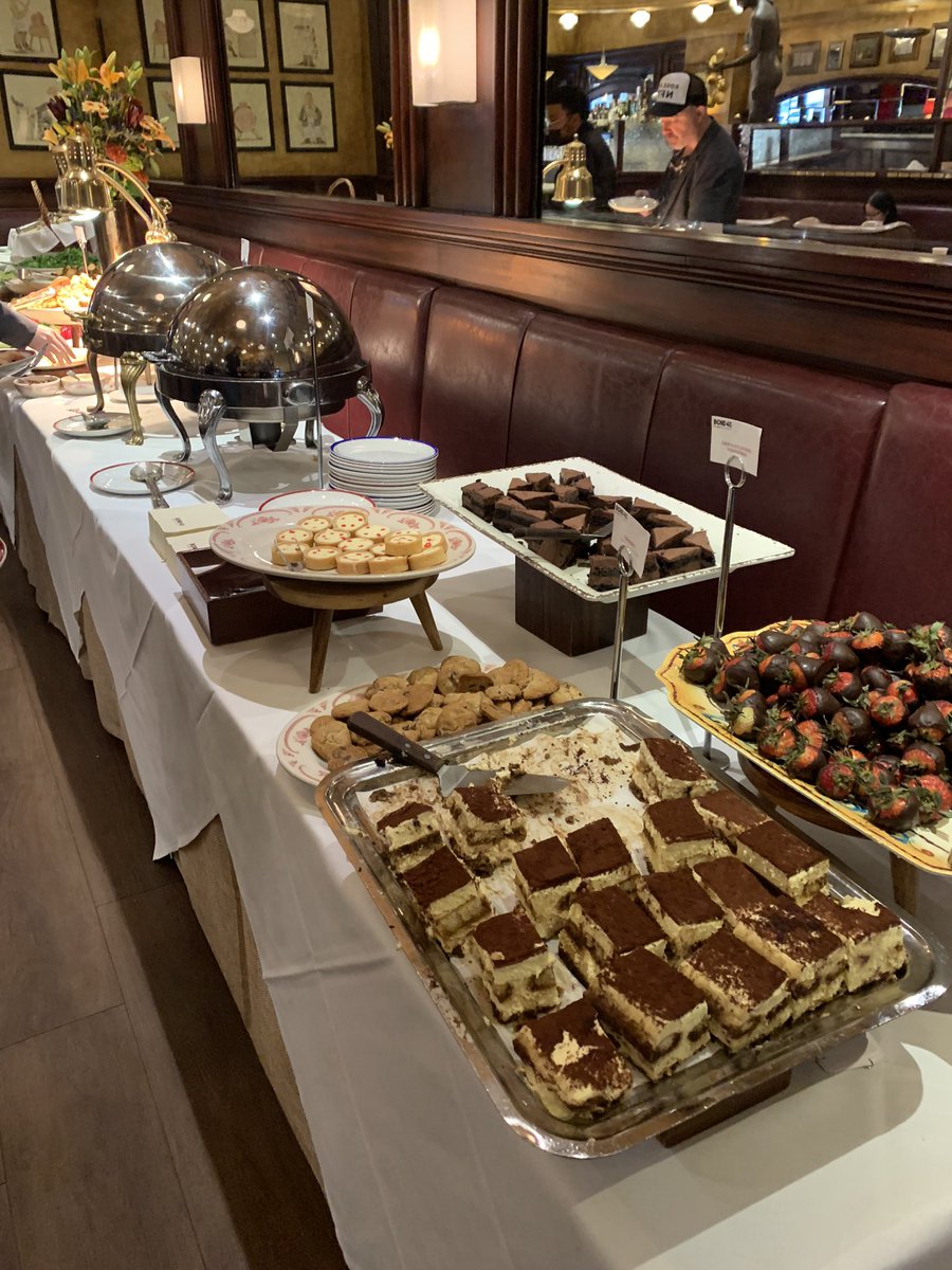 Bonz_L1ON's tweet image. Yooo ! Props to @WAX_io hosting the afternoon chill party @ Bond 45 NYC 
@NFT_NYC 🔥🔥🔥 thank you 🙏