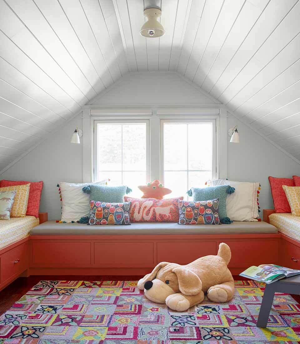 This playroom puts the emphasis on play! Add some fun to the function with cabinets of Raspberry Blush 2008-30, a striking accent when paired with Paper White OC-55. Let’s freshen up your favorite room to play in. #benjaminmoore #benjaminmoorecolors