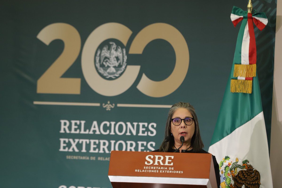jaime_vbt's tweet photo. En el evento conmemorativo por los #200AñosSRE la coordinadora administrativa Irma Larios destacó la invaluable contribución de la Rama Técnico-Administrativa del SEM a la labor consular y diplomática.

Coincido y celebro este importante mensaje. https://t.co/EJw6N6fCk8