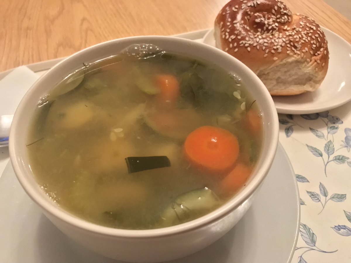 KayWierba's tweet photo. Soup 🥣 season is here - everything but the kitchen sink went in, so yummy 😋
#homecooking #cook #cooking #soup #veg #yum #yummy #yummyfood #yumyum #coldeeather https://t.co/wqybcEeEn9