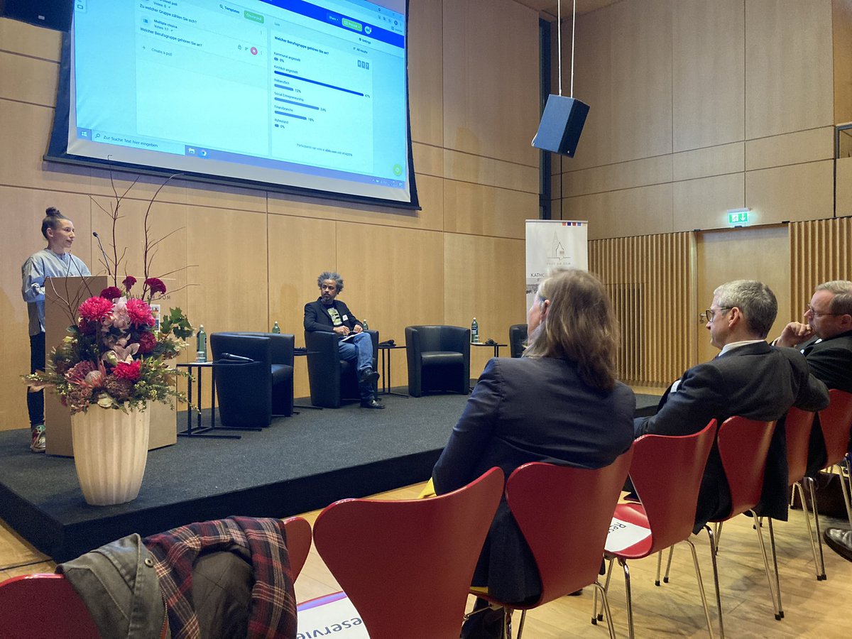 Villa Gründergeist (@vgruendergeist) on Twitter photo Neues Denken lässt sich lernen: Beim „Forum Wirtschaft“ im Haus am Dom geht es heute um Social Entrepreneurship - Zukunftsforscherin <a href="/jule_bosch/">Jule Bosch</a> und Gründer und Mitarbeiter der <a href="/VGruendergeist/">Villa Gründergeist</a> <a href="/patrickmijnals/">Patrick Mijnals</a> geben die Einführung. #WegeBereiten Neues Denken lässt sich lernen: Beim „Forum Wirtschaft“ im Haus am Dom geht es heute um Social Entrepreneurship - Zukunftsforscherin <a href="/jule_bosch/">Jule Bosch</a> und Gründer und Mitarbeiter der <a href="/VGruendergeist/">Villa Gründergeist</a> <a href="/patrickmijnals/">Patrick Mijnals</a> geben die Einführung. #WegeBereiten