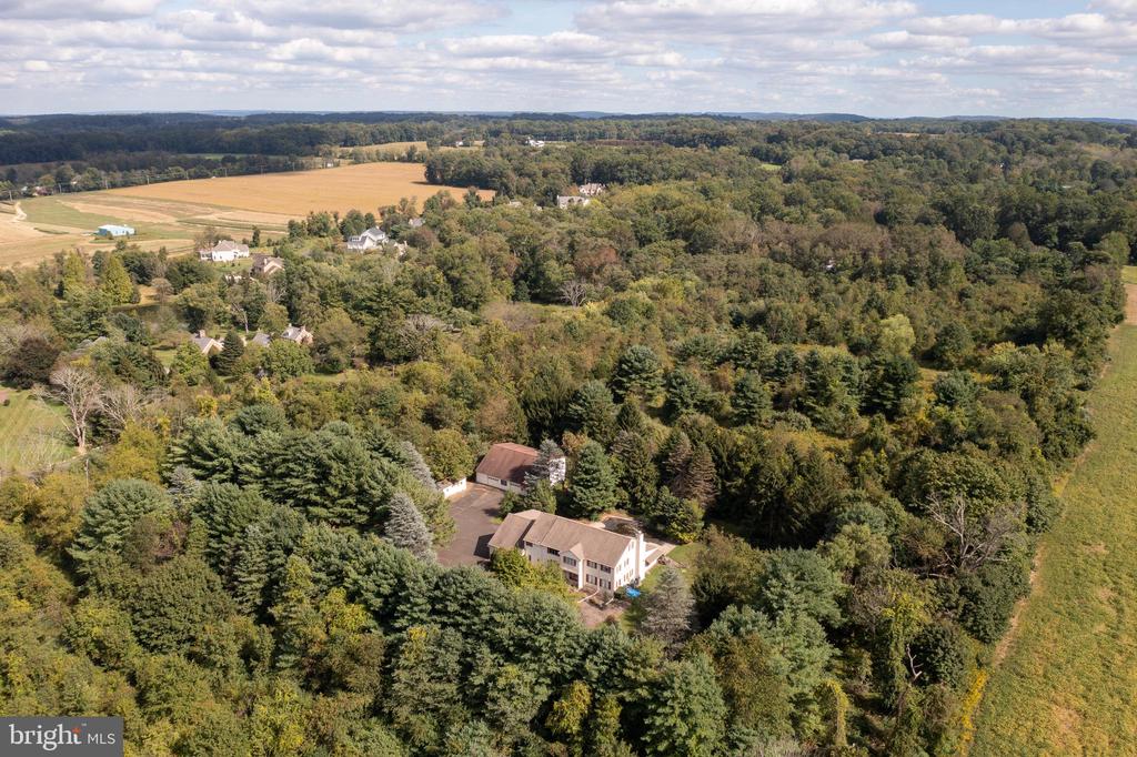 AddisonWolfe's tweet photo. See what this home has to offer! Contact me for a showing today. #homesforsale #realestate  https://t.co/WfxCoFn9O5 https://t.co/392gVlnIKm