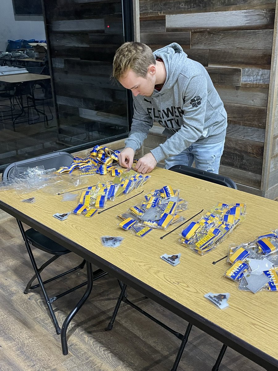 Our members are volunteering at the Roc City Girls Fest hockey tournament this weekend! 🏒 We will be given tasks regarding the setup and in-game needs💯