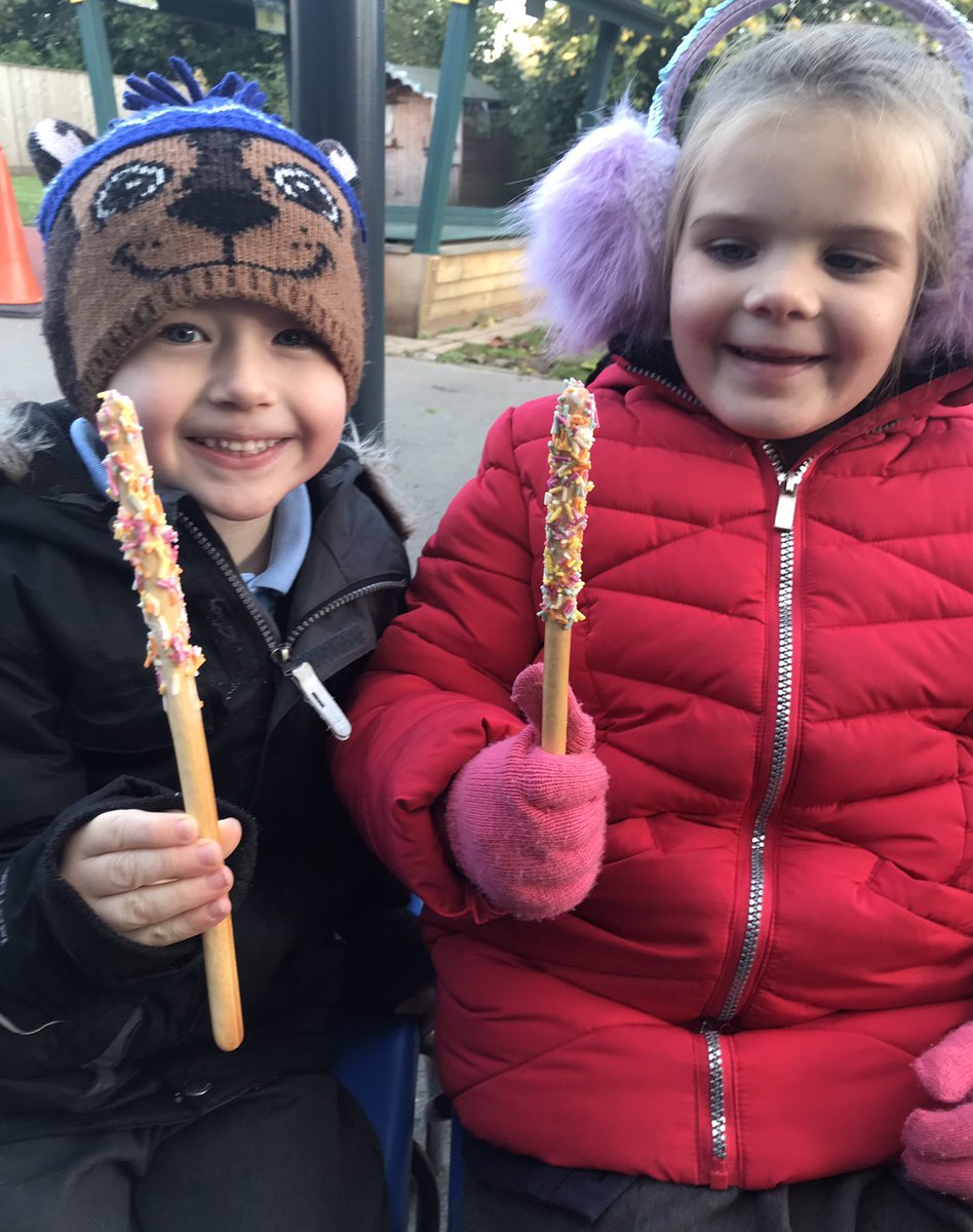 edwardeldersch's tweet photo. Reception have had a wonderful βBonfire Celebration Dayβ with our imaginary bonfire, stick collecting, bonfire sound effects, firework dancing and music and Mrs Harrisβ sparklers! We even βtoastedβ marshmallows together! What a lovely day! #bonfirefun https://t.co/goSRMuSVvI
