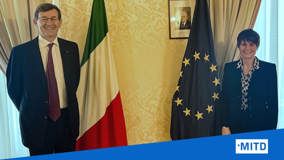Il ministro Vittorio Colao e l'astronauta Samantha Cristoforetti
