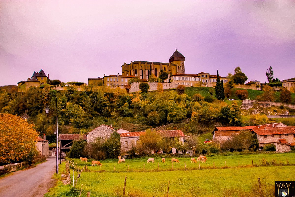 reivaxstgo31's tweet photo. #JeudiPhoto #couleursdautomne sur la @HauteGaronne et la #cathédrale de #SaintBertranddeComminges #PatrimoineMondialdelUnesco 📷1 et 2 et sur la #Barousse @DepartementHaPy en direction du #PortdeBalès 1755m 📷3 et 4 @TourismeHG #AmbassadeurHG @laGazetteduCges #FranceMagique 🍁🍂 https://t.co/kMEpPZvcJb