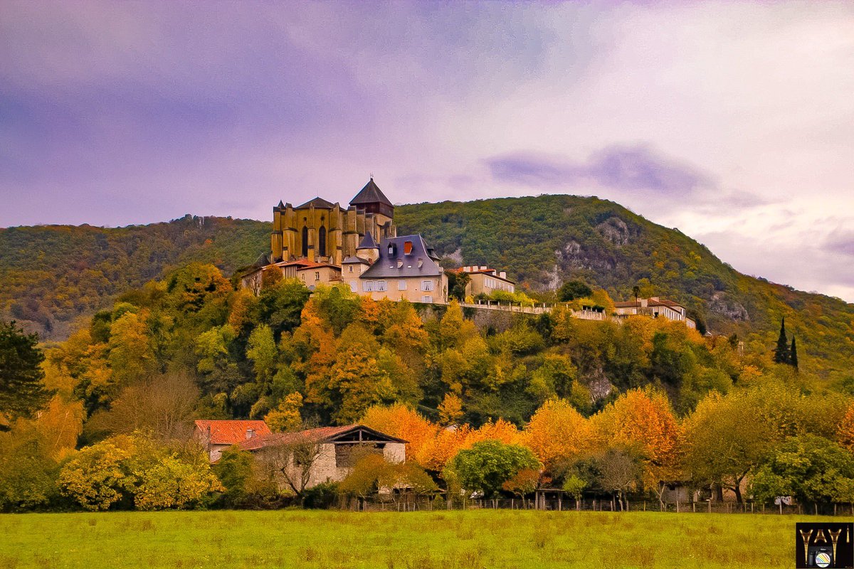 reivaxstgo31's tweet photo. #JeudiPhoto #couleursdautomne sur la @HauteGaronne et la #cathédrale de #SaintBertranddeComminges #PatrimoineMondialdelUnesco 📷1 et 2 et sur la #Barousse @DepartementHaPy en direction du #PortdeBalès 1755m 📷3 et 4 @TourismeHG #AmbassadeurHG @laGazetteduCges #FranceMagique 🍁🍂 https://t.co/kMEpPZvcJb