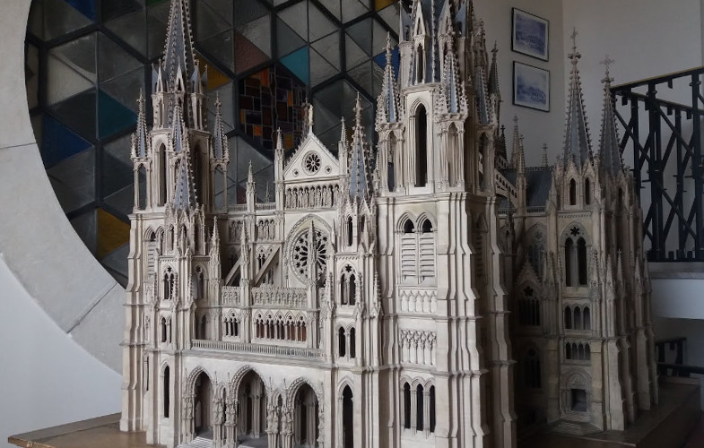 turistaenmipais's tweet photo. #ElHiloDeLaSemana Dicen que el mejor lugar del mundo para vivir es Madrid y que, después de Madrid, solo está el cielo. Visitando el Museo de la Almudena y en la cúpula de la catedral, se comprueba, siendo también la oportunidad de descubrir la historia del templo. ¡Dentro hilo! https://t.co/My2QlH4mv7