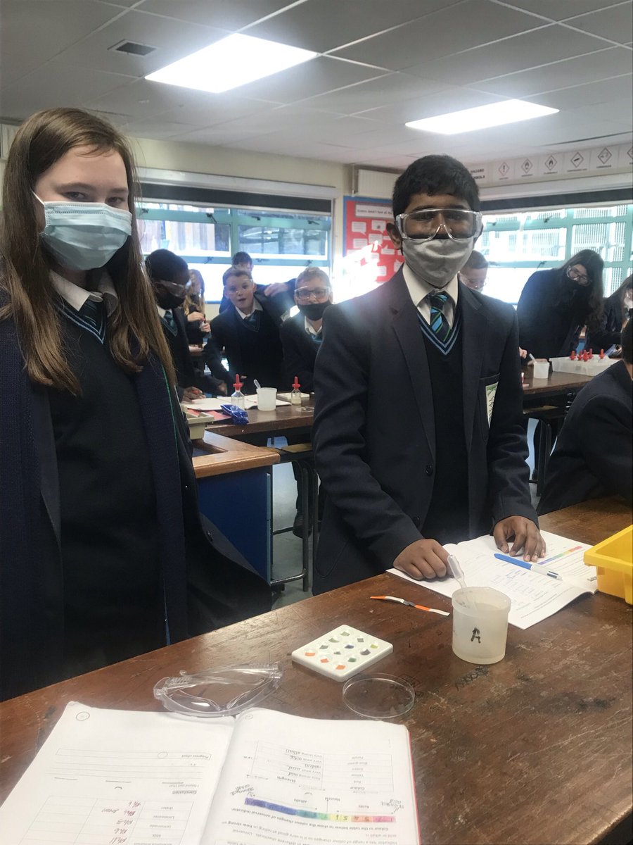 ScienceMalone's tweet photo. 8O @MaloneCollege enjoyed investigating acids and alkalis today https://t.co/6OQHZA9VPb