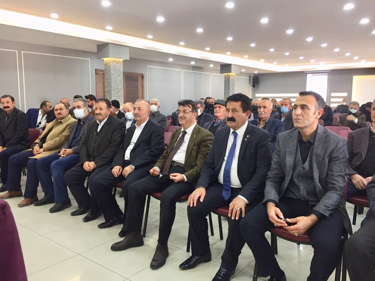 Rtesevdlsi's tweet photo. Allah'ın yardımı ve milletin yoldaşlığı dışında bir güç aramadan mücadelemizi hep daha ileriye taşıyarak büyüttük. 
@K_Turkmenoglu_V ile beraber Van tarihinde ilkleri  yaşamaya devam ediyor. https://t.co/Bf4gwqMME3