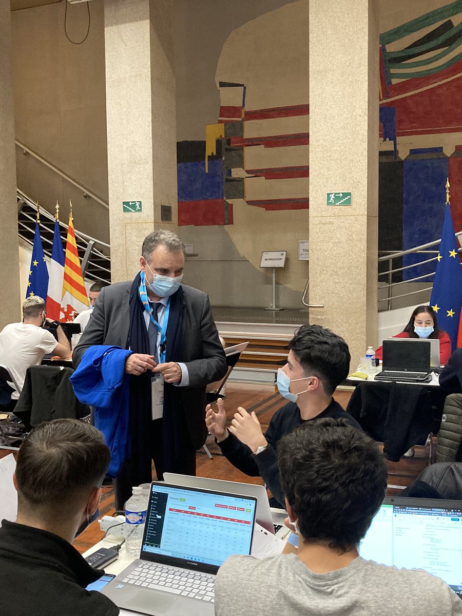 PepiteProvence's tweet photo. #36hChrono ⏱ ✨ Soutien de la part de @Eric__Berton Président @univamu en faveur de l’#EntrepreneuriatEtudiant 👩‍🎓👨‍🎓🚀 qui découvre en avant-première les projets en construction des #etudiants https://t.co/uihUKOMMVa