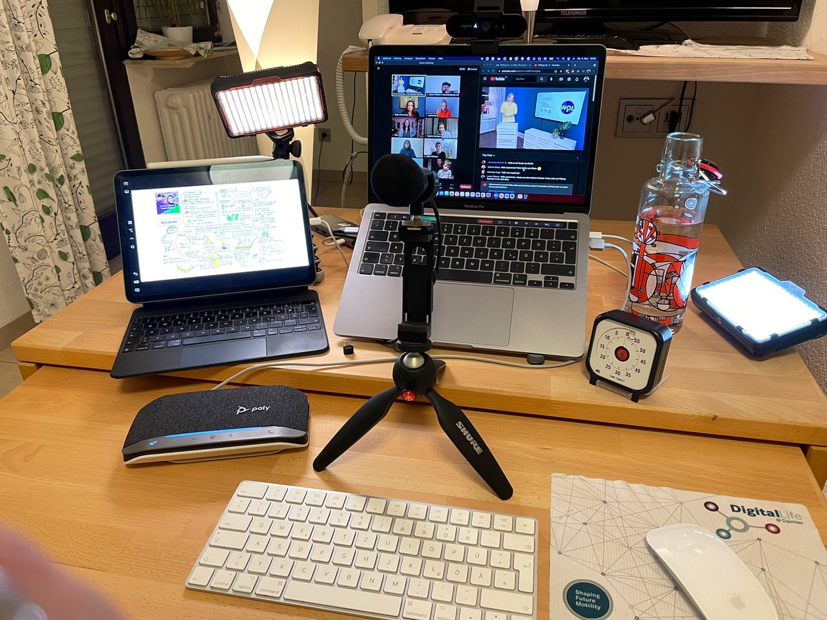 Blick aus dem Backstage im hessischen Landhotel auf die beeindruckende Bühne im Hamburger Zippelhaus 🎙🎥💡#GemeinsamWachsen 

Freue mich auf Pitstop 2 #WOL #FrauenStärken mit euch heute Abend ♥️  

Danke für die wertvollen Rückmeldungen zu unserem #Resilienz-Impuls 🙏