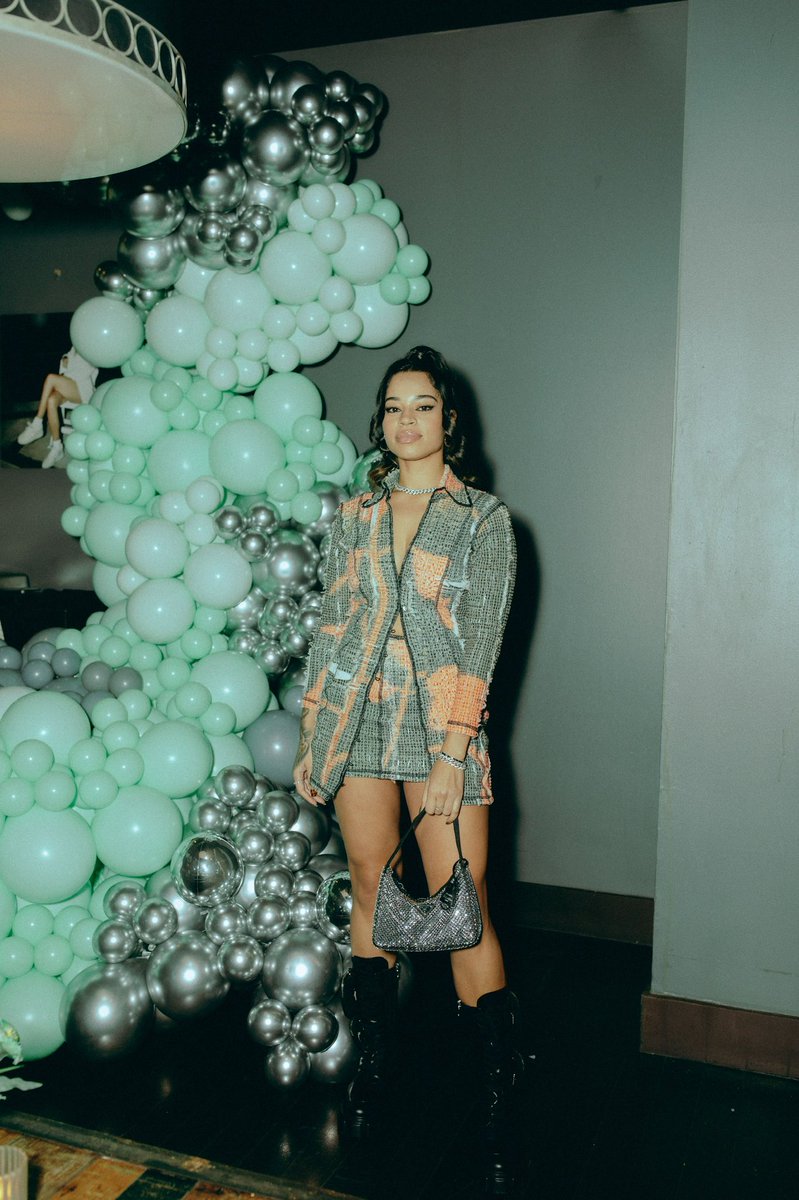 ellamai's tweet photo. there’s just something about them scorpios ♏️😇 https://t.co/bLfwqnxuiz