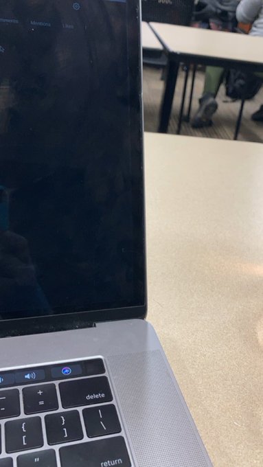 Low key sending y&rsquo;all dirty messages in class 🤫 https://t.co/VxQhzn4Uoe