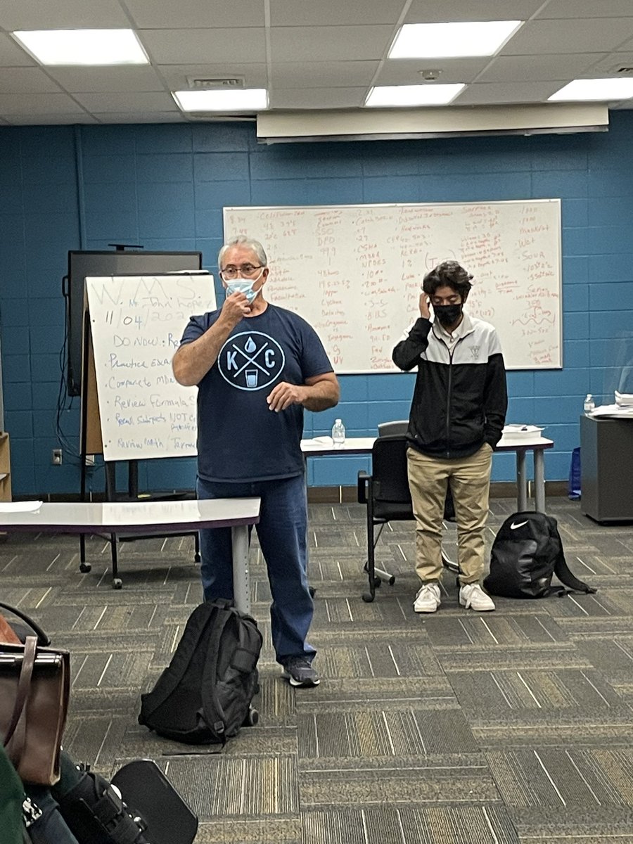 KCPS_ManualCTE's tweet photo. Members of the @MissouriSBA, along with @MarkBedell_KCPS + @drjencollier stopped by to visit + learn more about #CTE in @kcpublicschools. Glad they had a chance to engage with students to see how these programs are engaging their lives! https://t.co/l8DIIdx65e
