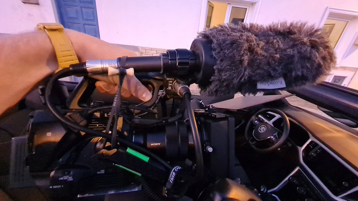 #bongotie use 237:
Preventing "mic-fur droop" from ruining your wide shots by encouraging your microphone to point upwards.