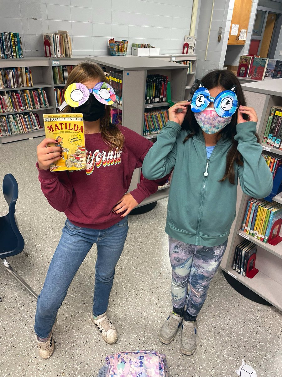 Pufferlibrary's tweet photo. 4th graders enjoyed reading the imaginative story of “Matilda” during our WIN (What I Need) time! They made their own super power glasses 😎 #dg58pride https://t.co/akGch05PEj