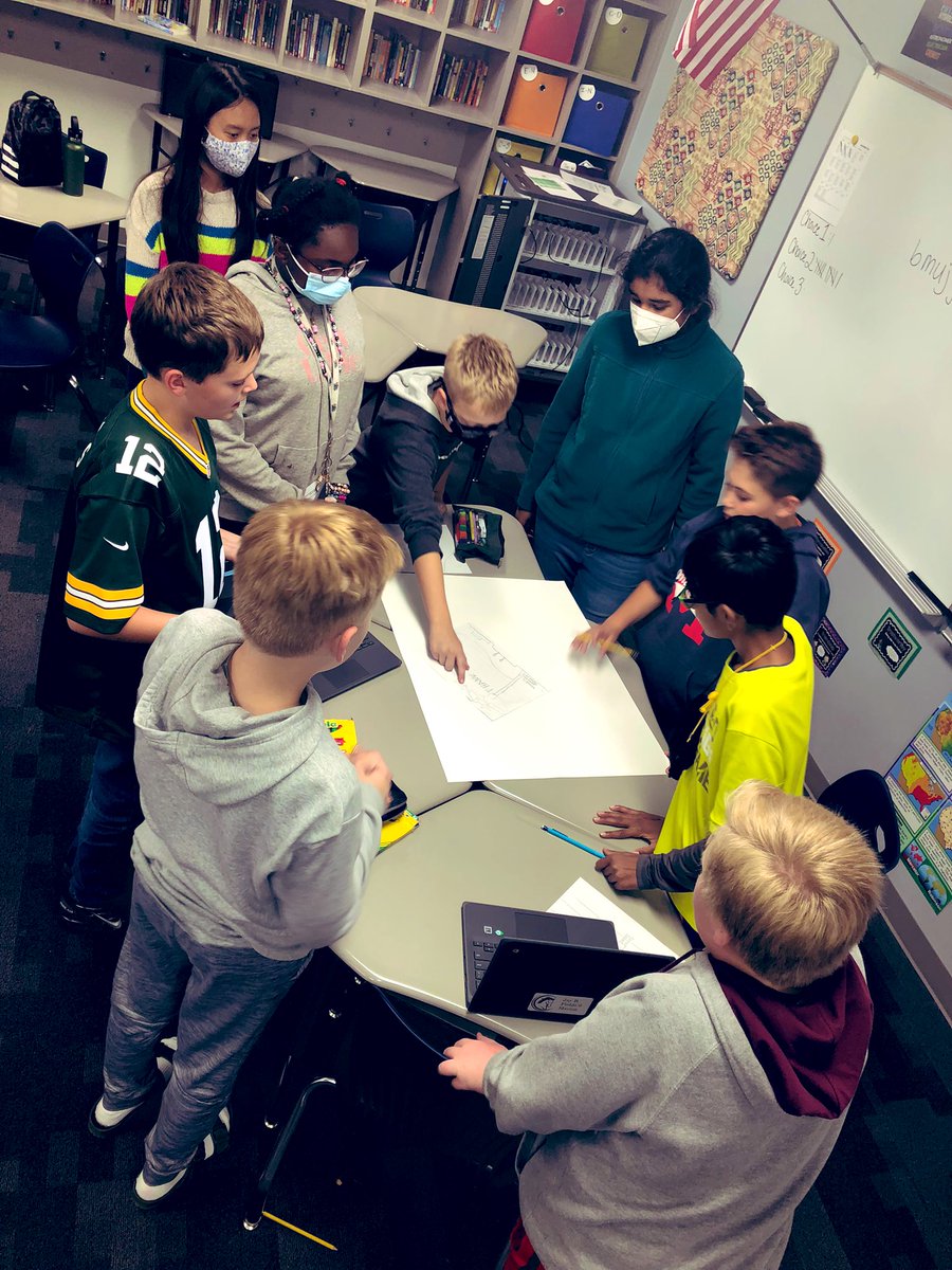 FieldsMarion6's tweet photo. Collaborating to create an awesome Veteran’s Day poster! @MarionMavericks #KindME https://t.co/oJ3TqPC2oB
