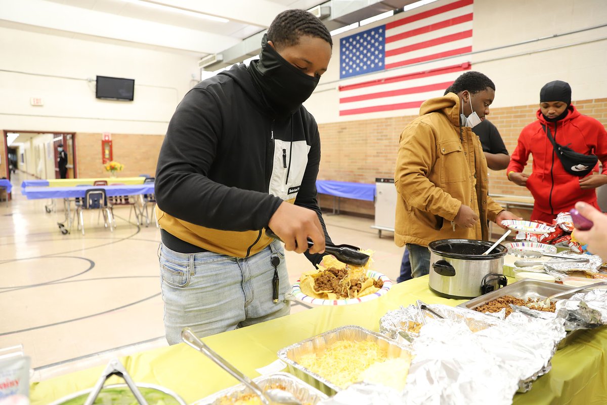 clintondalesch's tweet photo. It was Taco Thursday at the Clintondale Continuing Education Center! Thank you to everyone who made our lunchtime meal a fun success this afternoon. #dragonfamily #clintondalecares https://t.co/K3CnSOwMYV