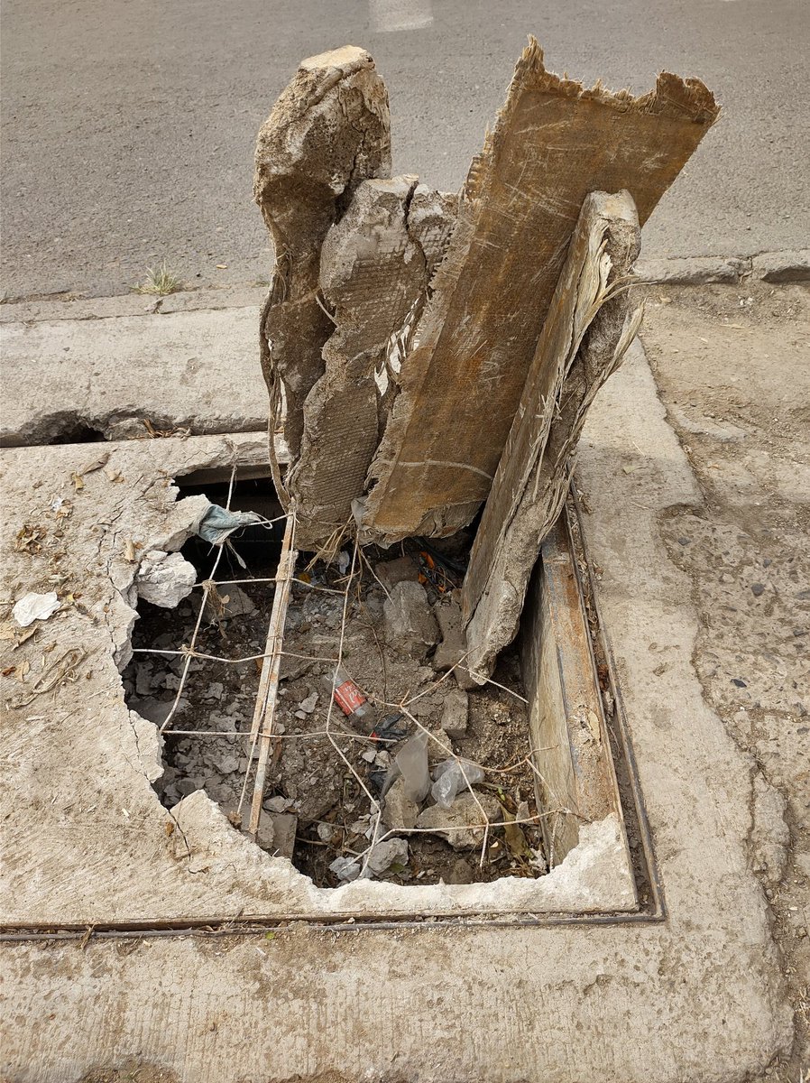 ange3035's tweet photo. @TELMEXSoluciona Para reportar este hoyo de Telmex ya han caído autos y es muy peligroso.para las personas 
Calle San Miguel arcángel 983 cp 45580 lomas de San Miguel Tlaquepaque Jalisco
Ya lo había reportado y según lo arreglaron y ya está peor q antes
Urge lo tapen https://t.co/iqsRqWfcR6