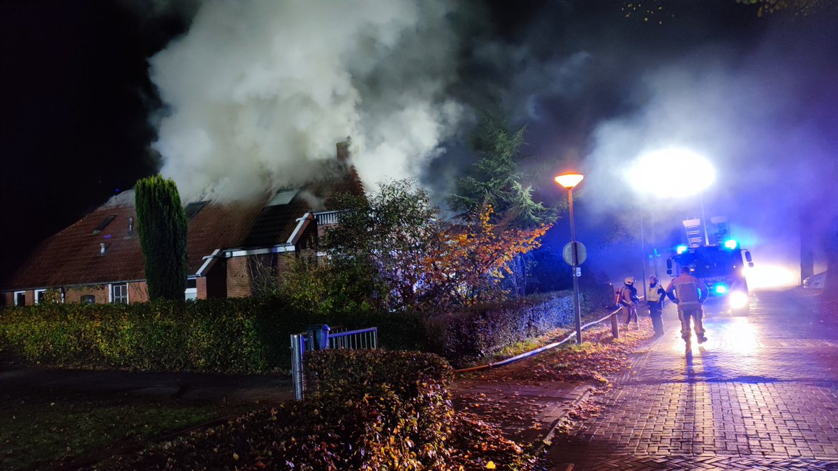 vanoostmedia's tweet image. Middelbrand in Eext aan 't Wit inmiddels uitslaand