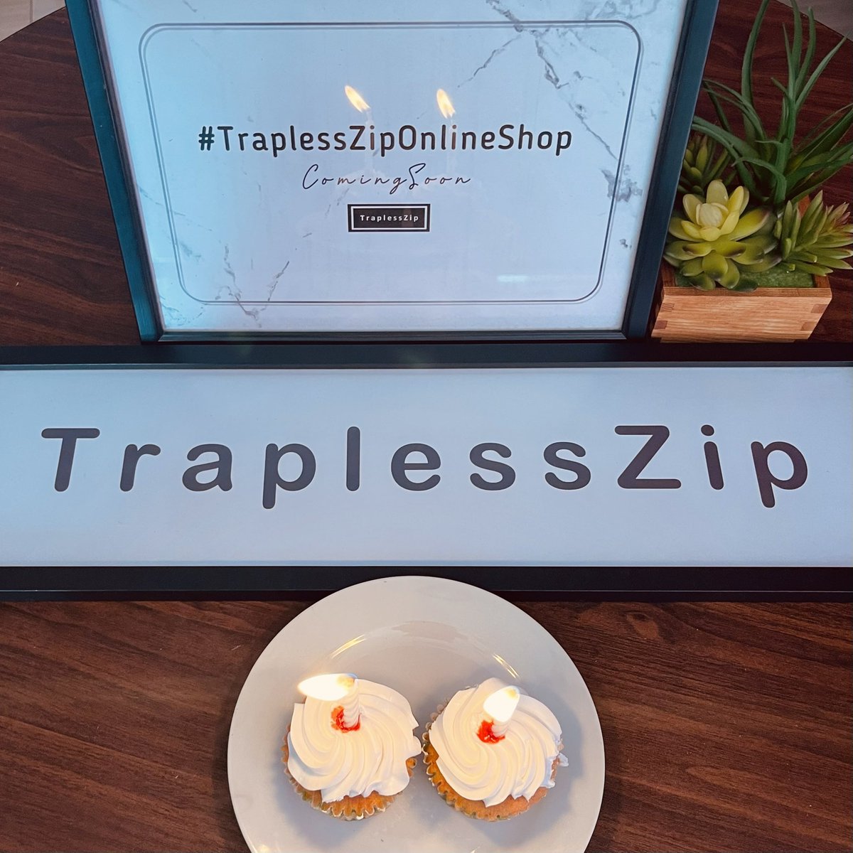 traplesszip's tweet image. Happy Anniversary #traplesszip@2 #TraplessZipOnlineShopComingSoon
Follow Us On #traplesszip
Facebook@TraplessZip
Twitter@TraplessZip
Instagram@TraplessZip
Snapchat@TraplessZip
YouTube@TraplessZip
TikTok@TraplessZip
Tumblr@TraplessZip
Pinterest@TraplessZip
traplesszip@gmail.com