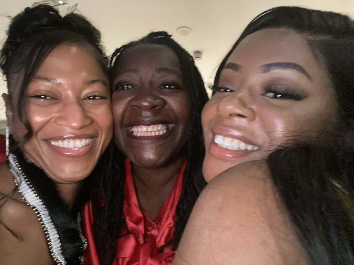 #SNTA ⁦<a href="/Grosvenor_House/">JW Marriott Grosvenor House</a>⁩ great day me and my lovely SHAREDIN chairs. #EDI ⁦<a href="/NicBeech1/">Nic Beech</a>⁩ ⁦<a href="/AKyprianou_MDX/">Anna Kyprianou Chartered CCIPD CMgr CCMI (She/Her)</a>⁩ ⁦<a href="/drdoireanwilson/">Dr Doirean Wilson</a>⁩ ⁦<a href="/RimaSaini3105/">Dr Rima Saini-Thakor</a>⁩ ⁦@sinead_mehigan⁩ ⁦<a href="/mariont32694579/">marion taylor</a>⁩