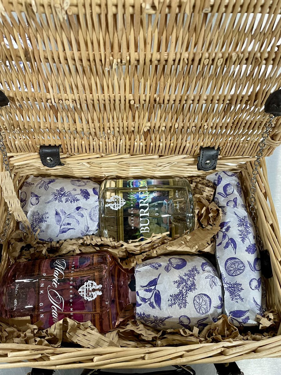 GinDistiller's tweet photo. Looking for that perfect family gift?

Are you looking for corporate gifts? 

Our Gin Lover Hamper is just perfect!!!!!! [See 4th picture for price &amp; contents]

#gin #ginhamper #hampers #ginhampers #christmas #gift #gifting #giftideas #christmasgifts https://t.co/NsRPOPR20R