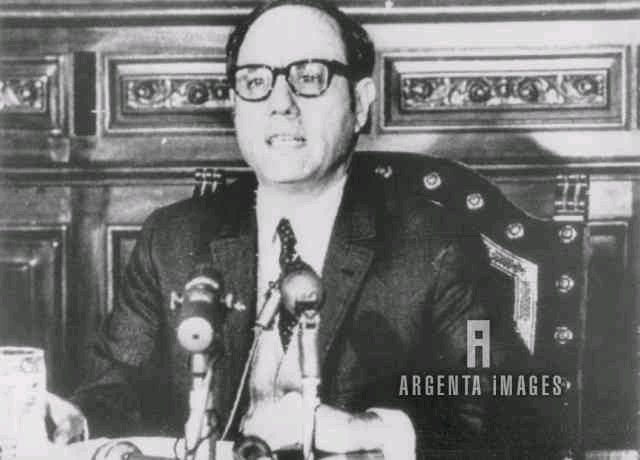 AntroCanal's tweet photo. #UnDiaComoHoy #04Nov 2013 fallece el insigne Reinaldo Leandro Mora quien siempre estuvo trabajando el pro de la recuperación de nuestro Esequibo. #Mimapa 

Criticó fuertemente que Venezuela no apoyara la rebelión del Rupununi https://t.co/5i94oy7kh3