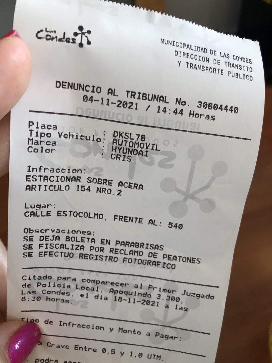 DaniVegaV's tweet photo. Se supone que estamos todos apoyando la #VACUNACION, todos hacen lo posible de ir mientras trabajan y nos encontramos con esto a la vuelta. Un poco de empatia @Muni_LasCondes https://t.co/VlNVn4ylYW