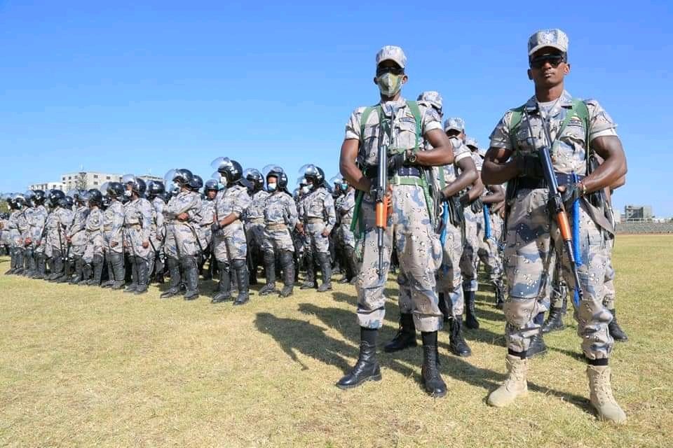 AddisPolice's tweet photo. የአዲስ አበባ ፖሊስ ተጨማሪ አዳዲስ የደንብ ልብሶችን ስራ ላይ ማዋሉን አስታወቀ፡፡ ነባሩን የደንብ ልብስ መጠቀም ማቆሙን ተቋሙ ገልጿል፡፡
       ******* https://t.co/RP8Tw6dYd7