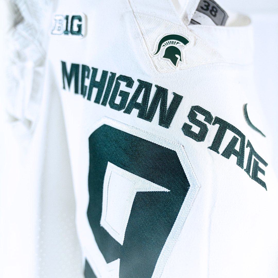 MSU_Football's tweet photo. 🥶 #GoWhite https://t.co/wY1Ci3yUTd
